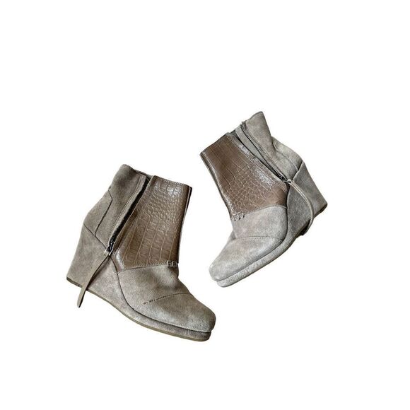Toms Womens Size 6.5 Desert Wedge High Taupe Suede Croc Embossed Ankle Bootie - Picture 2 of 12